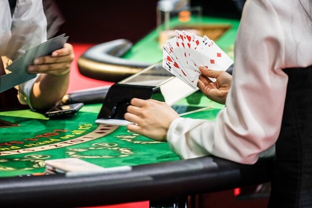 monpera mobile app interface showing sportsbook and live-dealer options